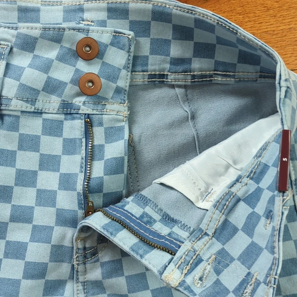 NWT No Boundaries Checkered Shorts Size 5 Casual Cuffed Dopamine